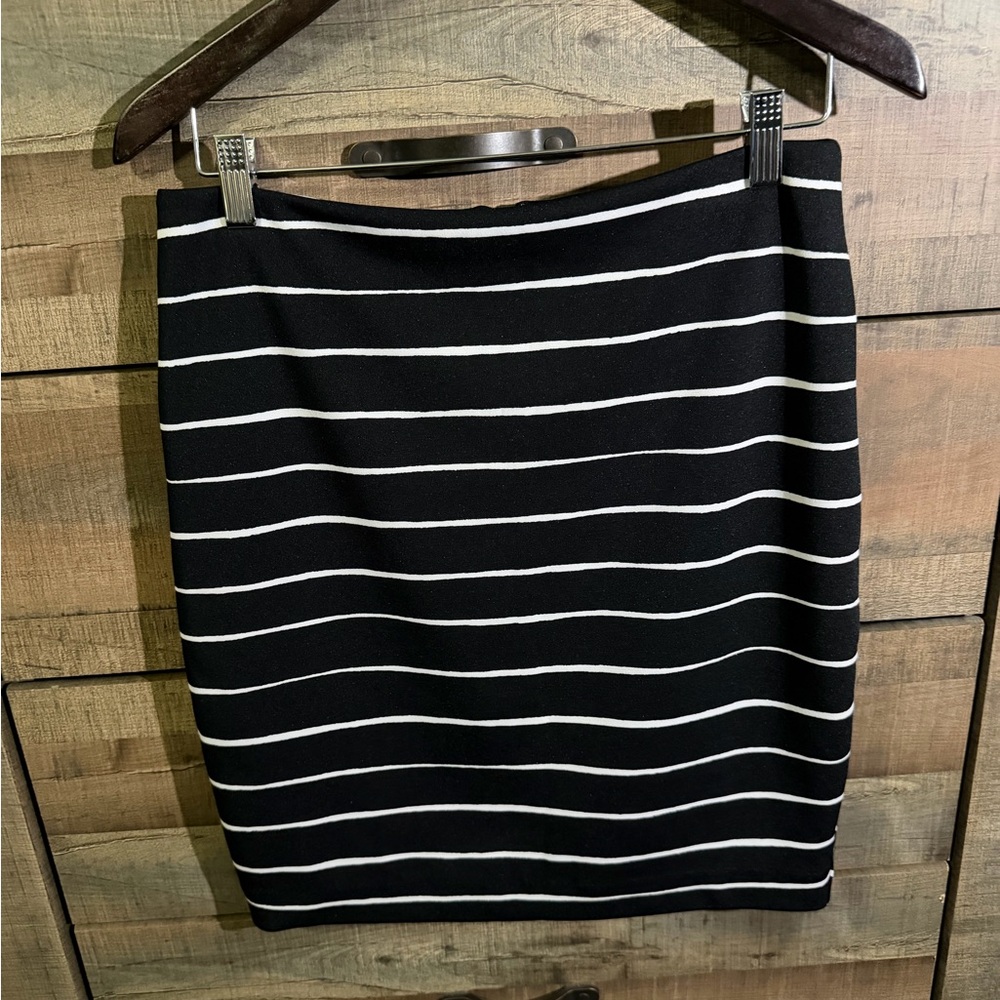 Banana Republic Black and White Pencil Skirt